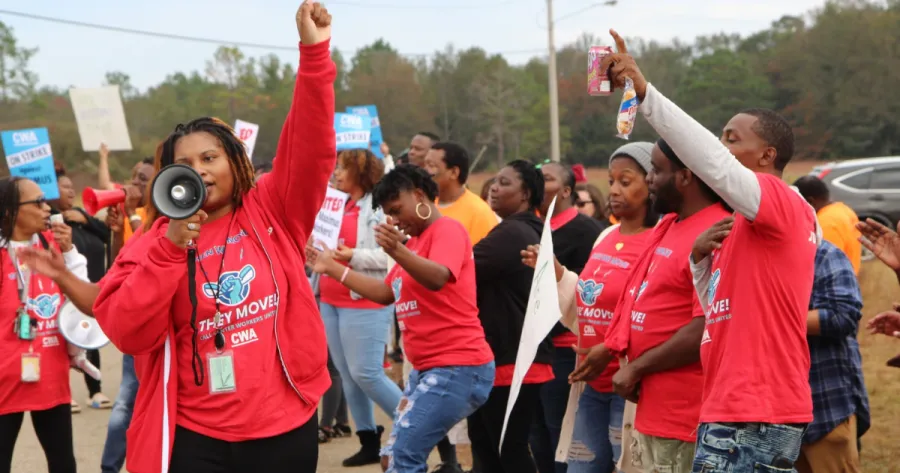 Maximus workers wearing red on strike